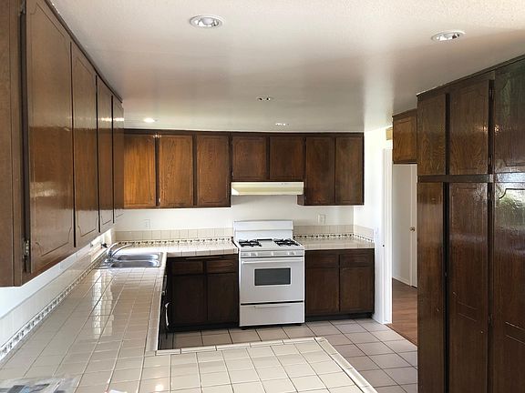 5th image of 317 N Sweetwater St