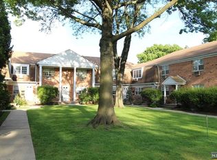 252A E Fort Lee Rd, Bogota, NJ 07603