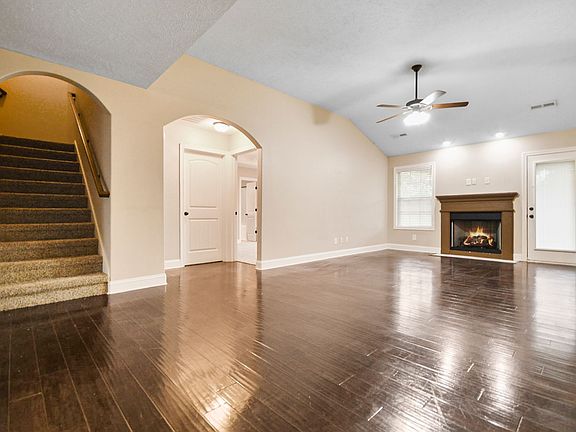 2nd image of 832 Shelton Cir
