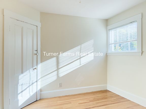 2nd image of 19 Bay St #2L
