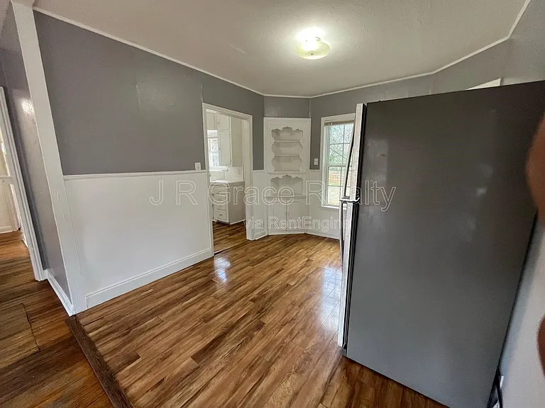 2805 Mitchell Ave — Photo 2