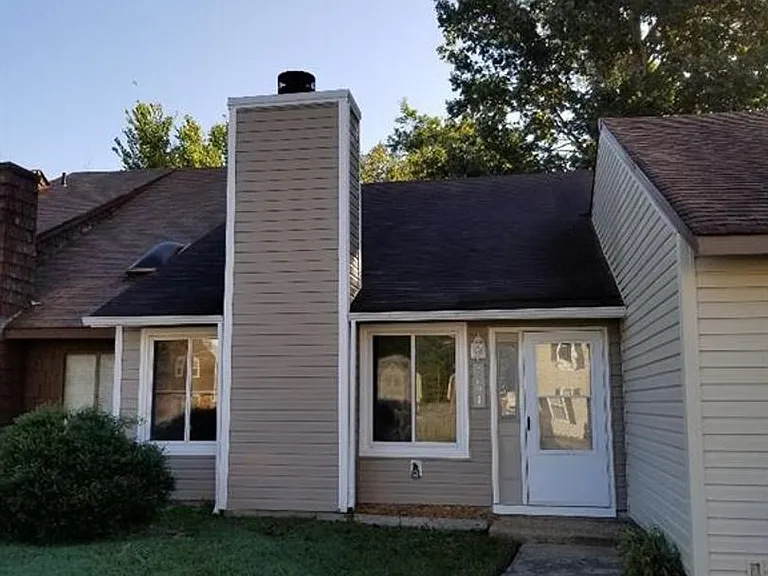 4694 Greenlaw Dr — Photo 1