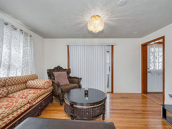 4th image of 67 Neponset St