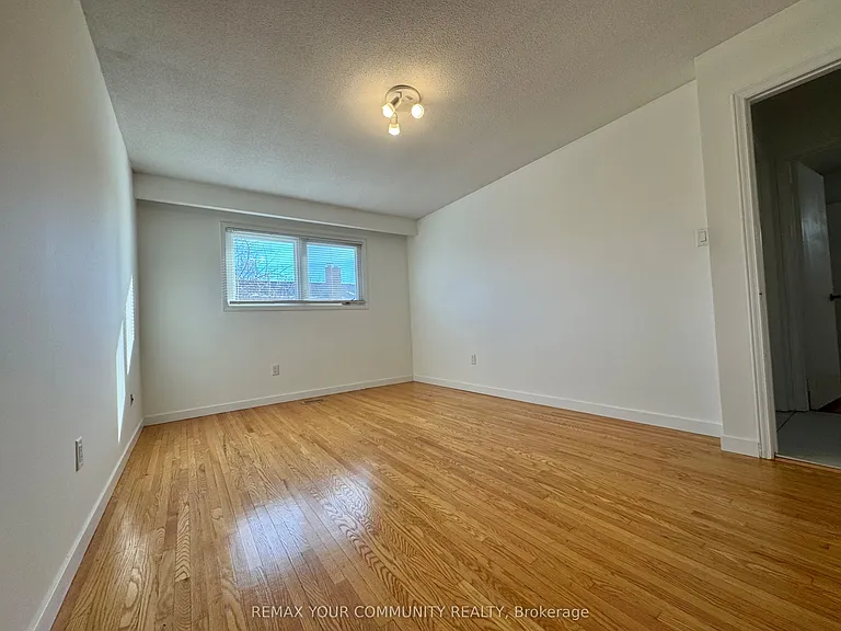 165 Aberdeen Ave — Photo 13