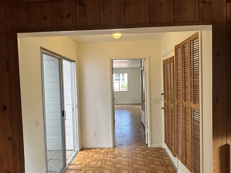 221 The Alameda — Photo 30