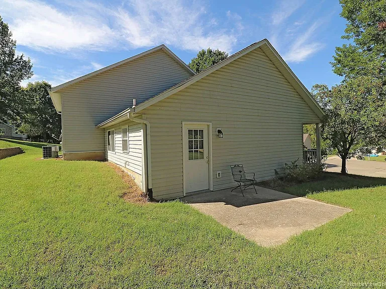 1936 Emily Ct — Photo 18
