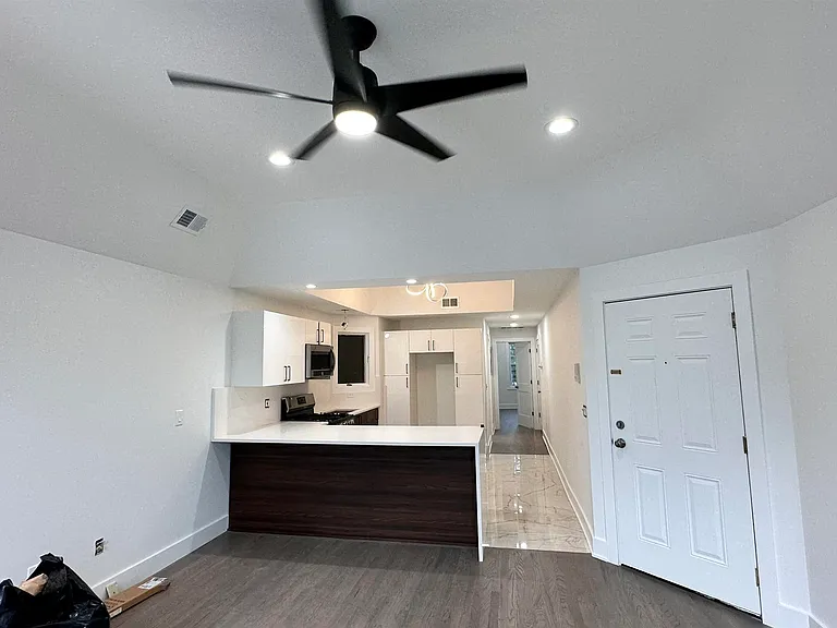 802 Broadway — Photo 2