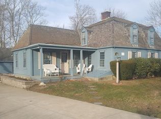 1275 Crandall Rd, Tiverton, RI 02878