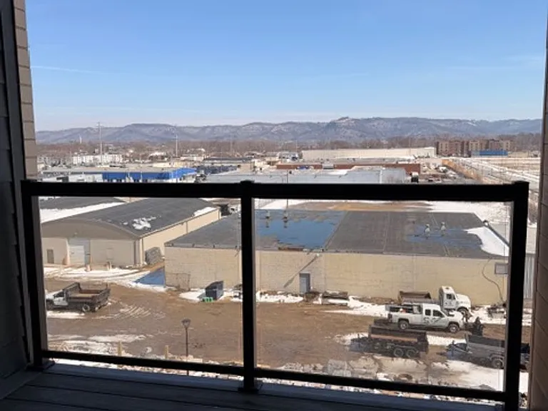 Brand New - War Eagle Apartments in the River Point District — Photo 7