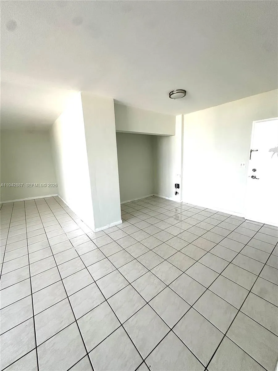 Building Photo - 7441 Wayne Ave #10G