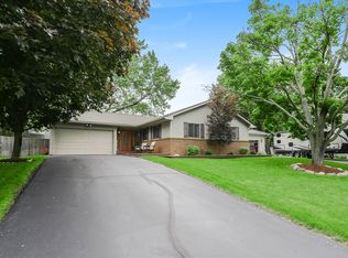 10430 Elizabeth St, Pinckney, MI 48169