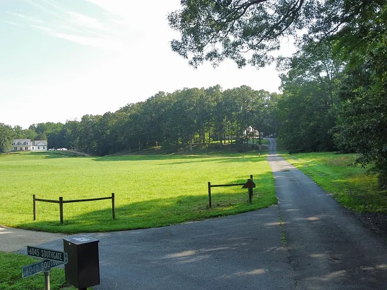 6040 Southgate Farm Rd — Photo 58