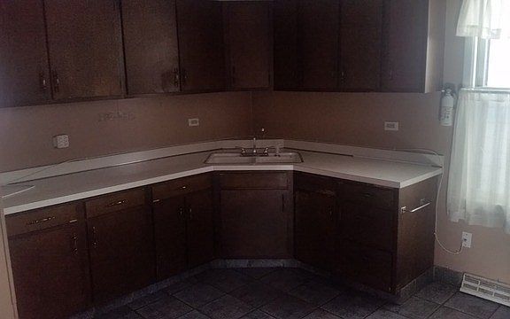 4th image of 12837 Sacramento Ave