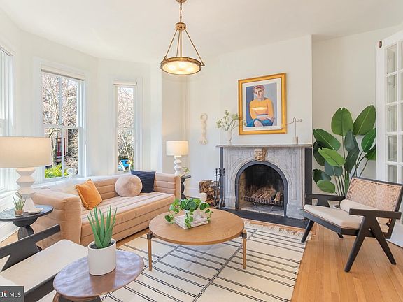 3rd image of 101 6th St NE