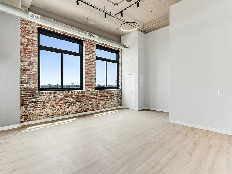 Castor Lofts — Photo 30