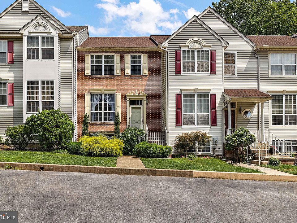 1st image of 467 Woodstock Ln