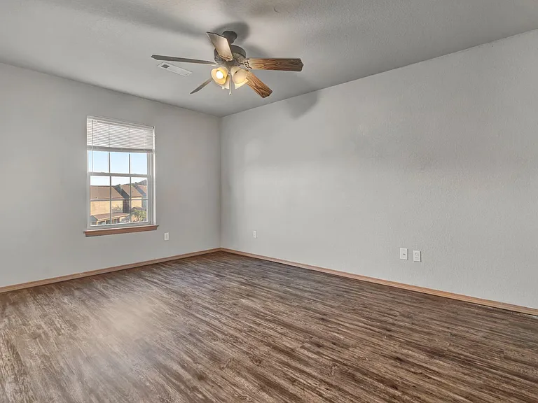2939 W Scottswood Pl — Photo 18