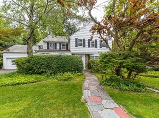 5 Woodgreen Pl, Rockville Centre, NY 11570