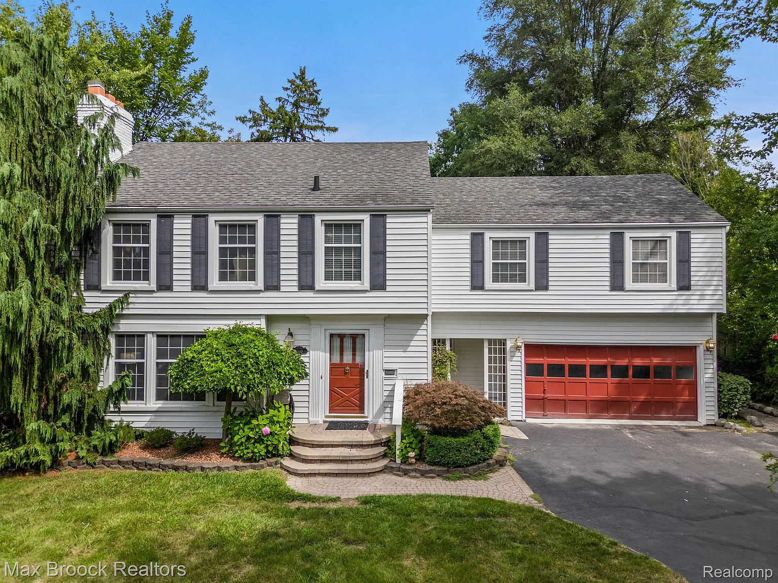 1010 W Lincoln St photo 1