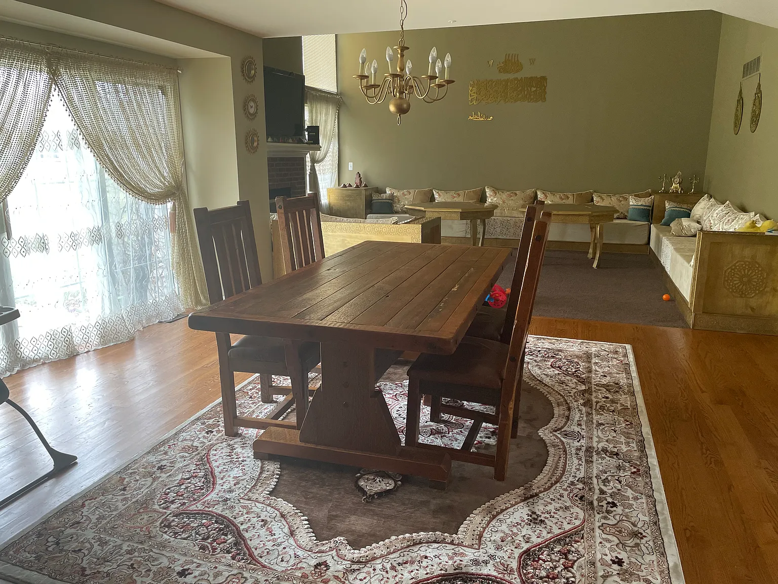 4 bed, 2.5 bath, 2900 sqft, $2,800 — Photo 4