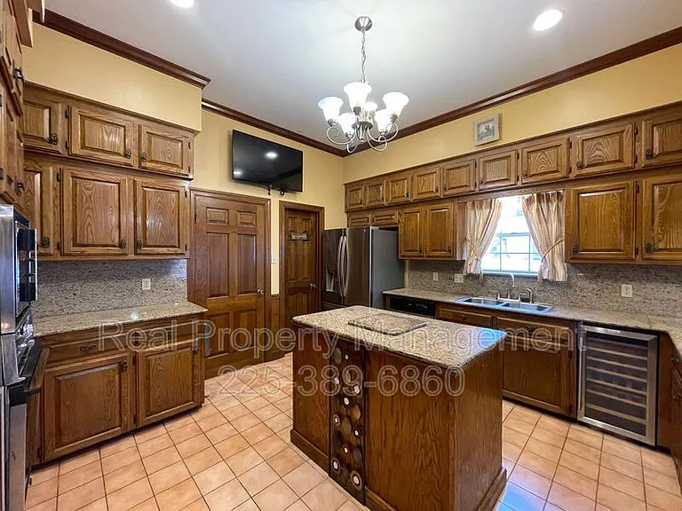 1022 Wooddale Blvd — Photo 6