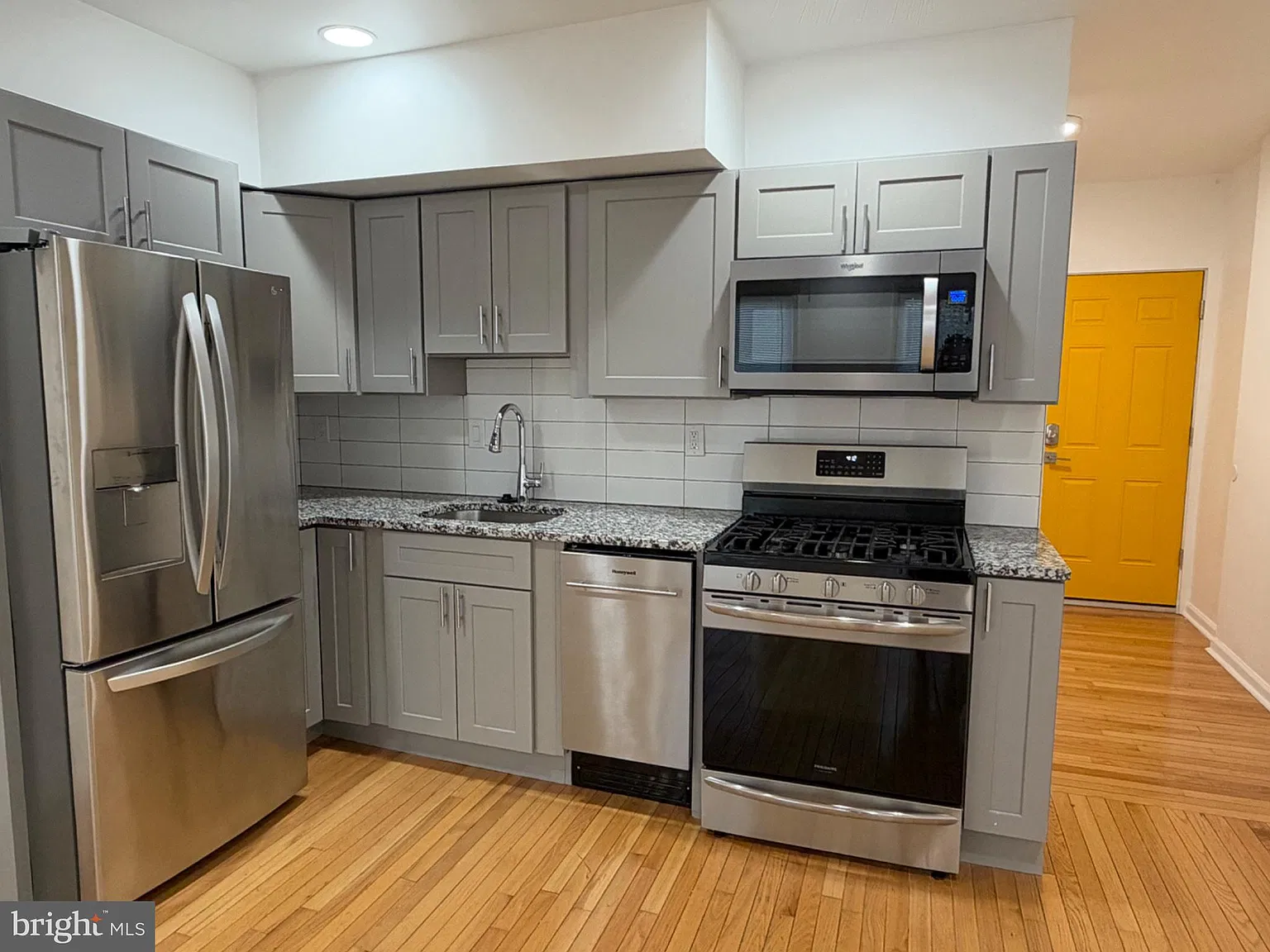 2 bed, 1.0 bath, 2176 sqft, $1,550 — Photo 3