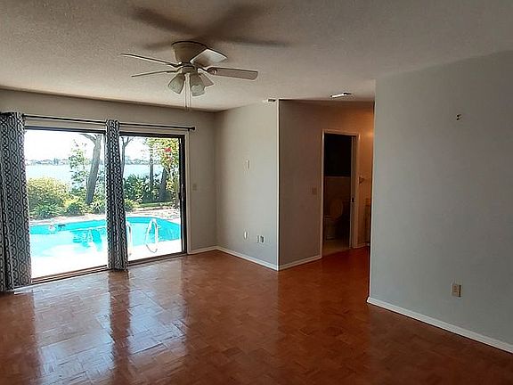 4th image of 1417 Oak Forest Dr