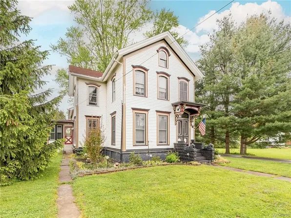 157 Maple Ave, Lyndonville, NY 14098