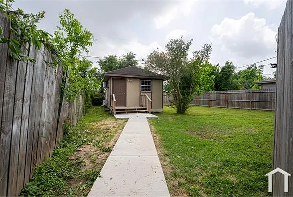 220 Armstrong St — Photo 21
