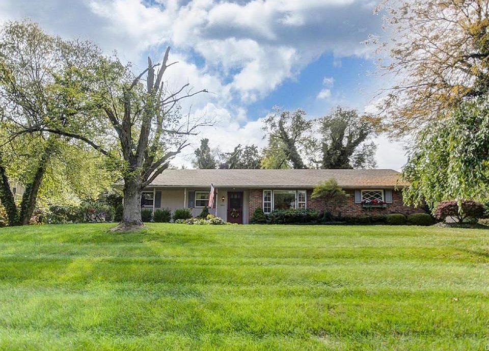 1st image of 646 Saddlewood Ave