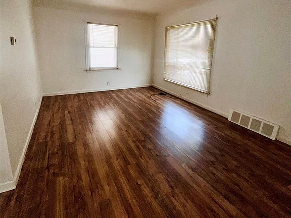 3rd image of 2406 Gold Ave