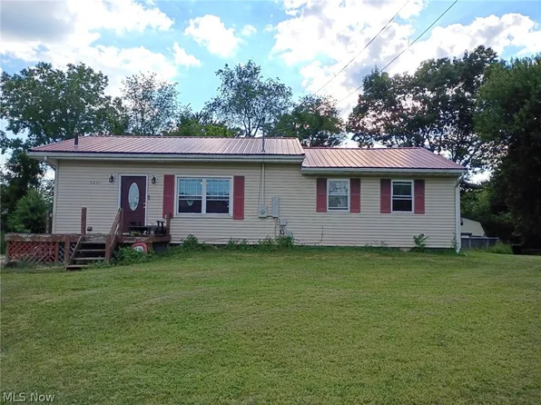 3801 Beck Ave, Louisville, OH 44641