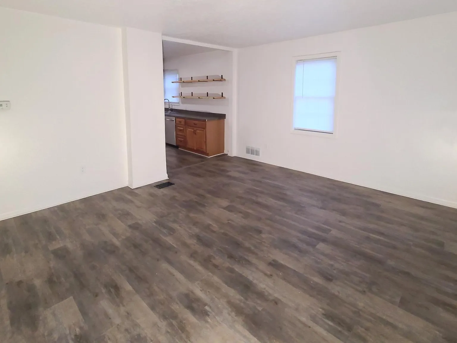 2 bed, 1072 sqft, $1,050 — Photo 3