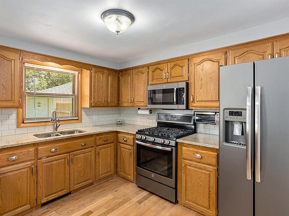 2nd image of 1379 Bonnie Dr