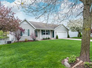 7308 Pine Aire Ct, Jenison, MI 49428