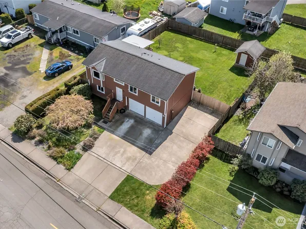 115 3rd Avenue NW, Pacific, WA 98047