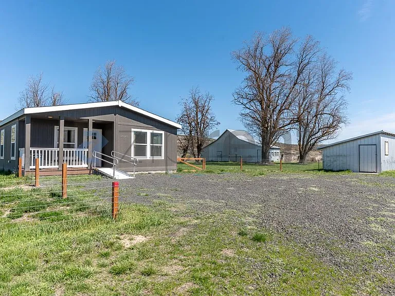 23143 Lowe Rd E — Photo 30