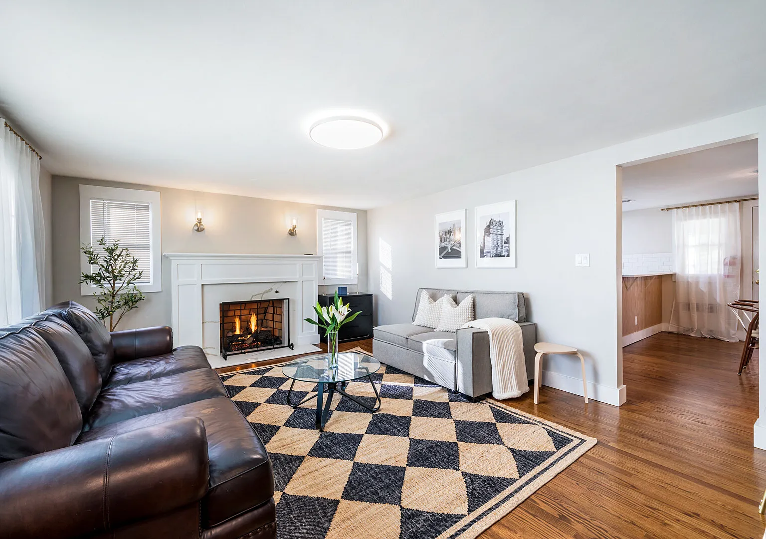 Pet-Friendly 4BD 2BA with a Fireplace & Spacious Back Yard (NJ, NYC) — Photo 3