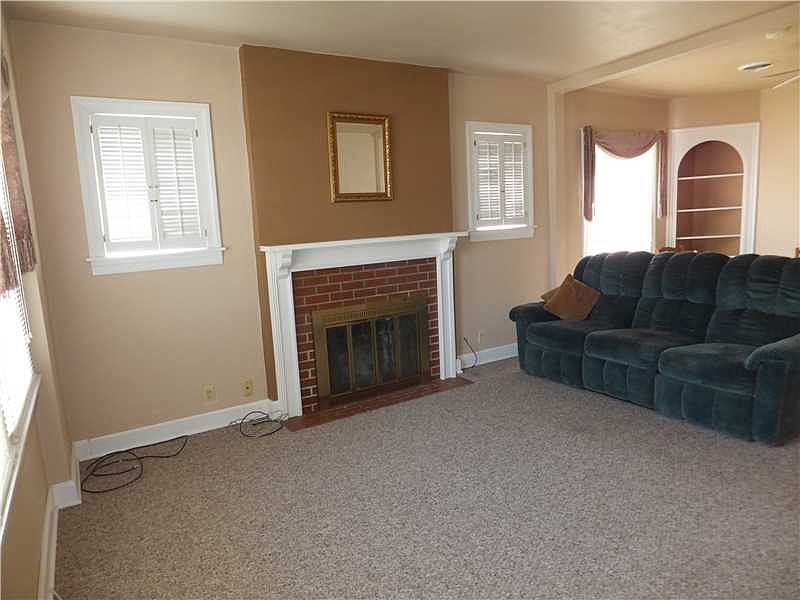 1st image of 213 W 2nd St