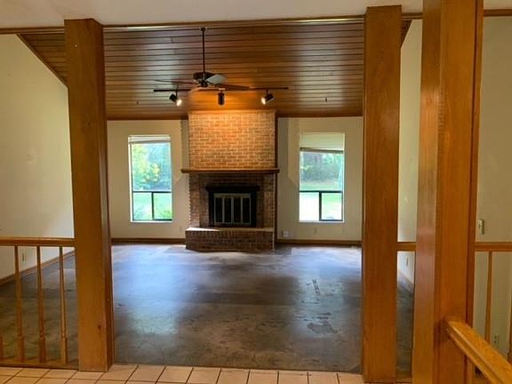 3rd image of 162 Mackay Dr