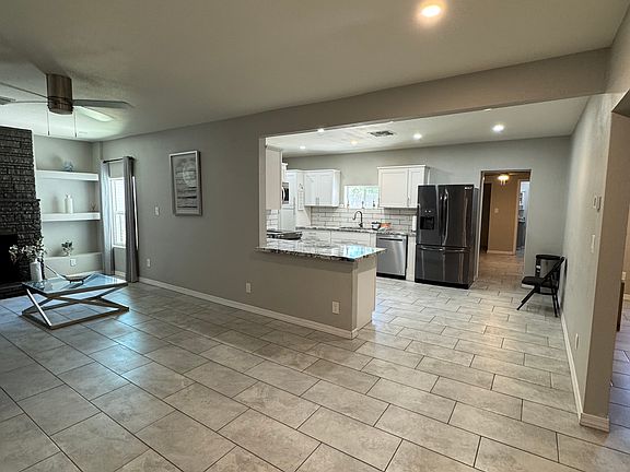 2nd image of 301 E Verde Ln