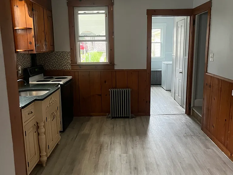429 Main St — Photo 4