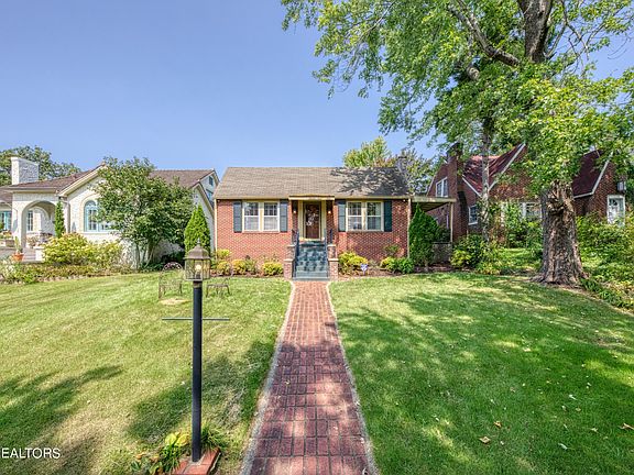 3rd image of 3005 Fountain Park Blvd