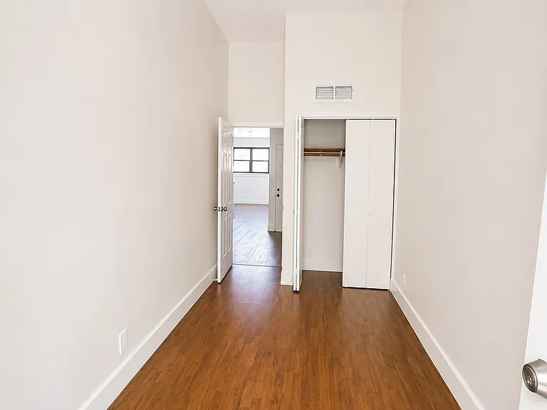 890 Glenmore Ave #1 — Photo 10