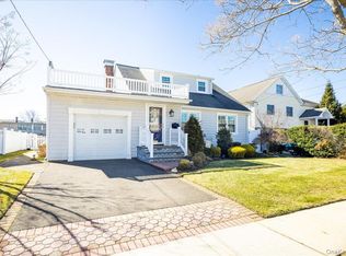 34 Jackson Pl, Massapequa, NY 11758