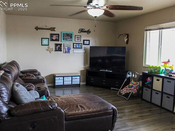 3rd image of 2338 Laramie Dr