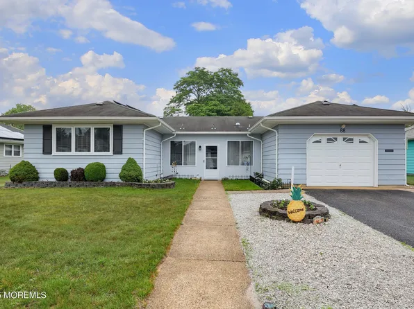 88 Scarborough Place, Toms River, NJ 08757