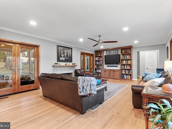 3rd image of 3922 Dunnel Ln