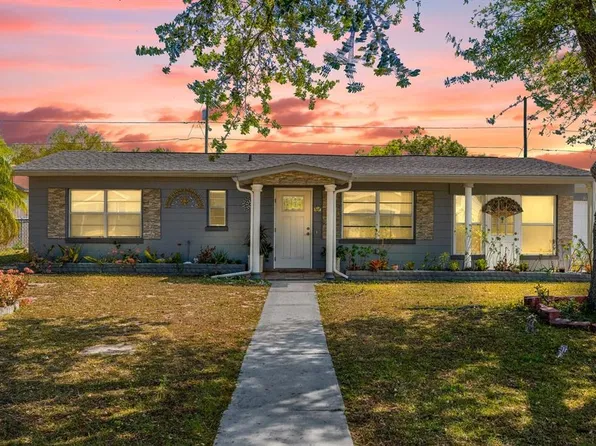 313 5th St S, Dundee, FL 33838