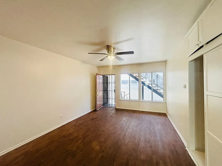 1233 N Ardmore Ave Apartments — Photo 1